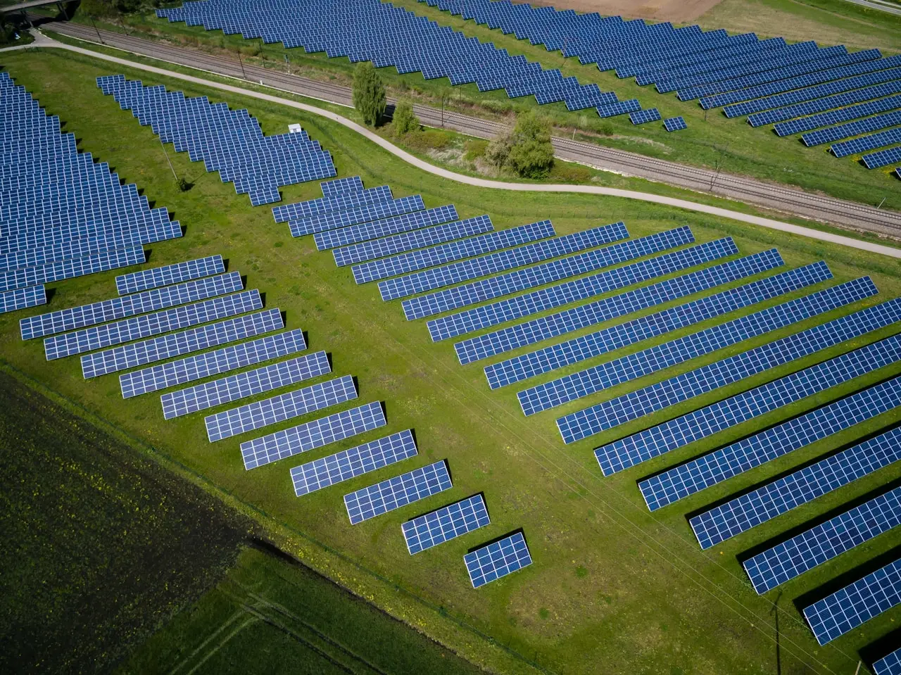 Renewable Energy Storage Specialist Programme-(FULL DETAILS) Photo 1497435334941 8c899ee9e8e9 3